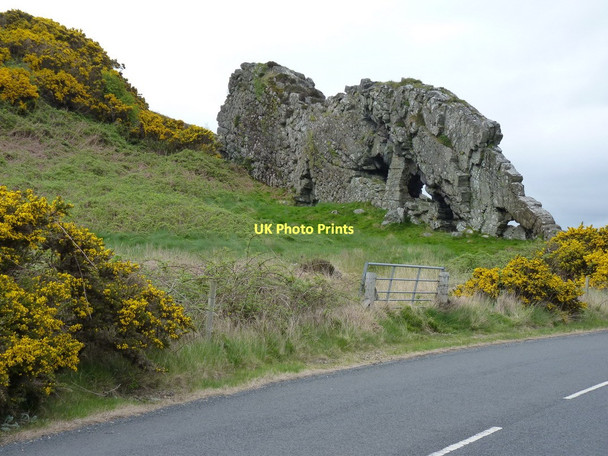 Photo 6"x4" Creeping up behind The Lion Millport c2011