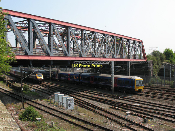 Photo 6"x4" First Great Western trains near Old Oak Common Kensal Town c2011