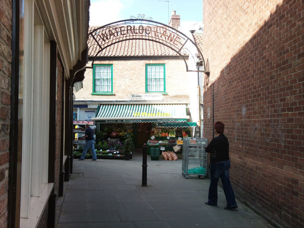 Photo 6"x4" Browns the Greengrocers, Waterloo Lane, Pocklington Pocklington c2011