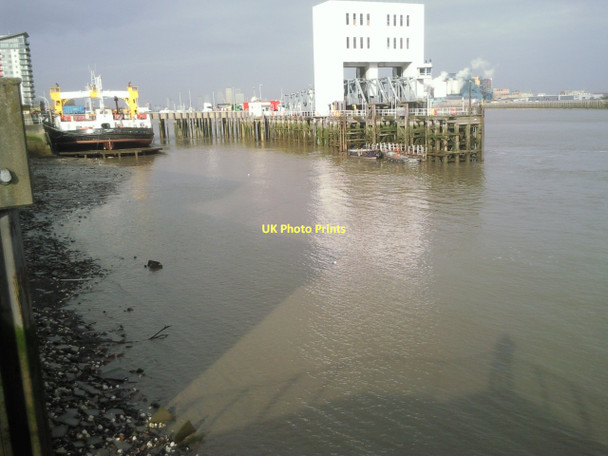 Photo 6"x4" Woolwich Ferry Woolwich c2011