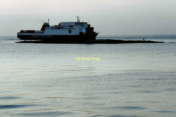 Photo 6"x4" Ben-My-Chree and the Tower of Refuge Douglas\/SC3875 c2011