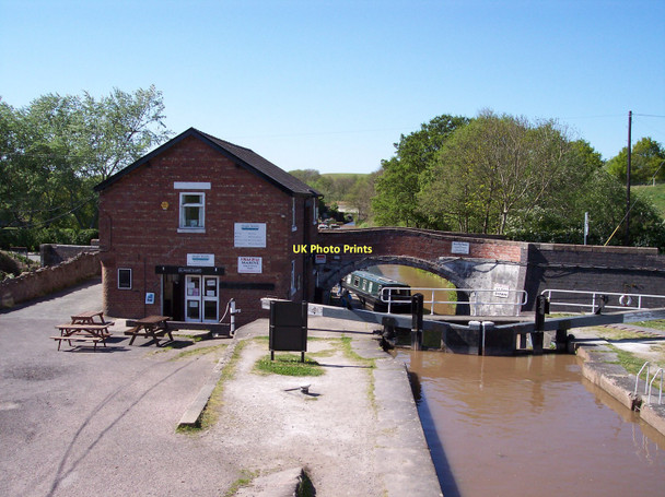 Photo 6"x4" Bunbury Locks and bridge Alpraham c2011