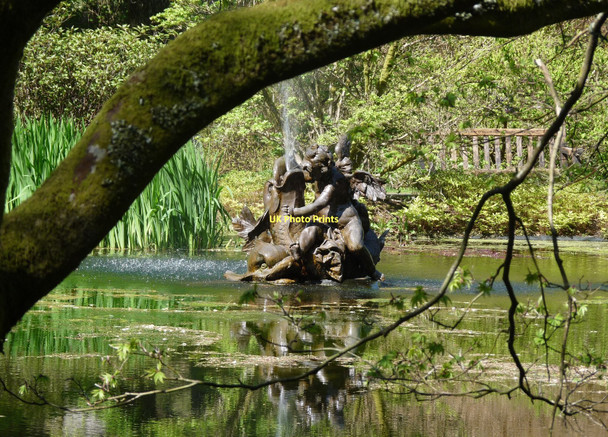 Photo 6"x4" The fountain in Botanical Gardens, Benmore Benmore\/NS1385 c2011