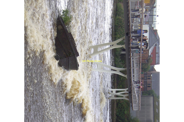 Photo 6"x4" sunken barge at Castleford weir footbridge Castleford c2007