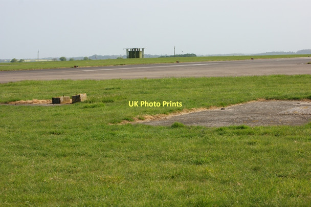 Photo 6"x4" End of runway 06\/24, RAF Barkston Heath West Willoughby c2011