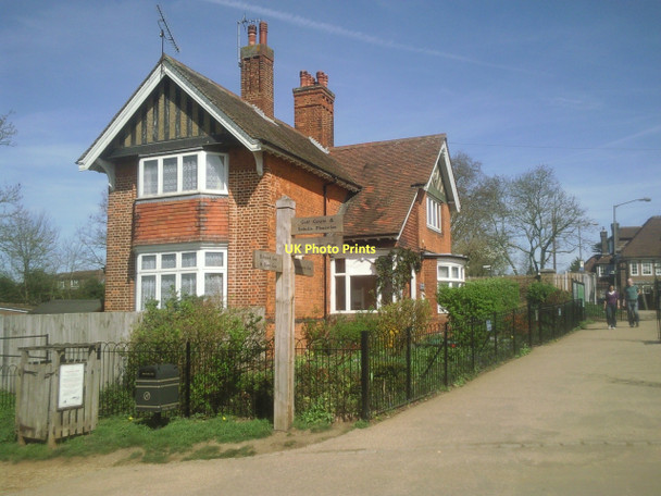 Photo 6"x4" Lodge at Roehampton Gate Barnes c2011