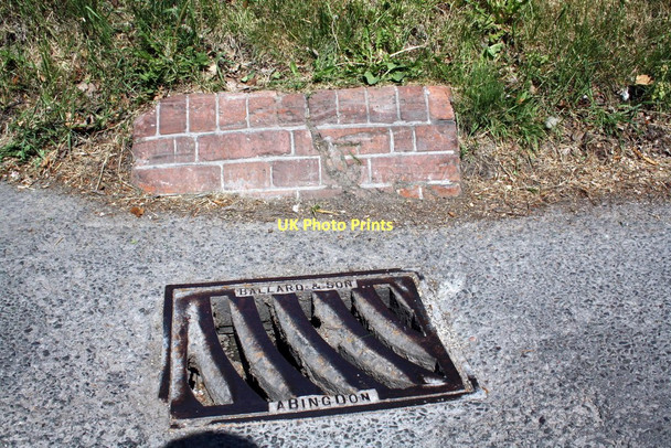 Photo 6"x4" Damaged benchmark on small wall beside School Road Didcot c2011