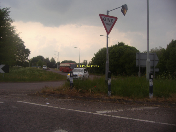Photo 6"x4" Roundabout at junction of A4251 and A41, Tring Tring c2011