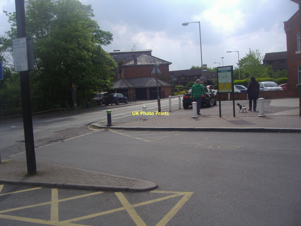 Photo 6"x4" Entrance to Berkhamsted station forecourt Berkhamsted c2011