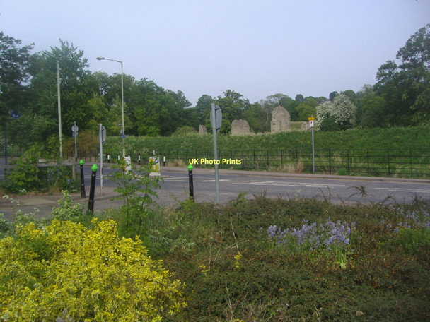 Photo 6"x4" Berkhamsted castle on Brownlow Road Berkhamsted c2011