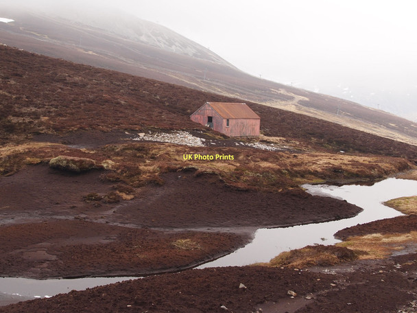 Photo 6"x4" Carn Aosda Hut Loch Vrotachan c2011