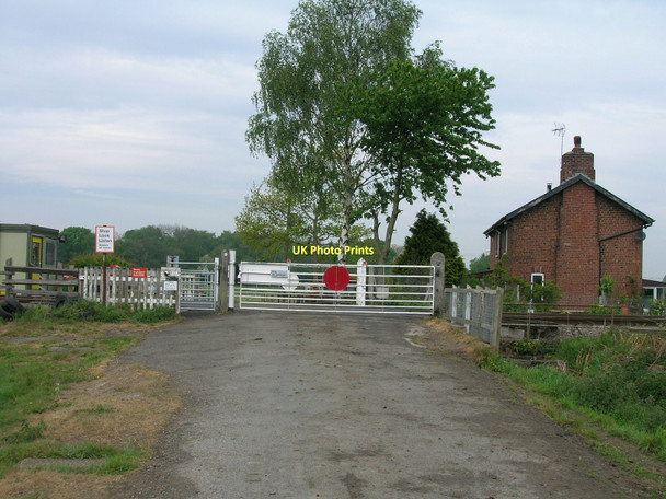 Photo 6"x4" Gated level crossing, Burn Lane Temple Hirst c2011