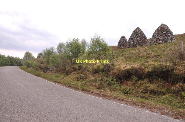 Photo 6"x4" A861 and Captain Robertson's Cairn Brunery c2011