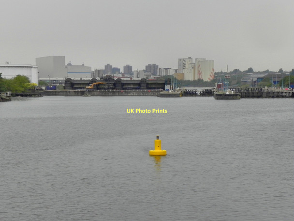 Photo 6"x4" Manchester Ship Canal, Mode Wheel Lock Salford\/SJ8098 c2011