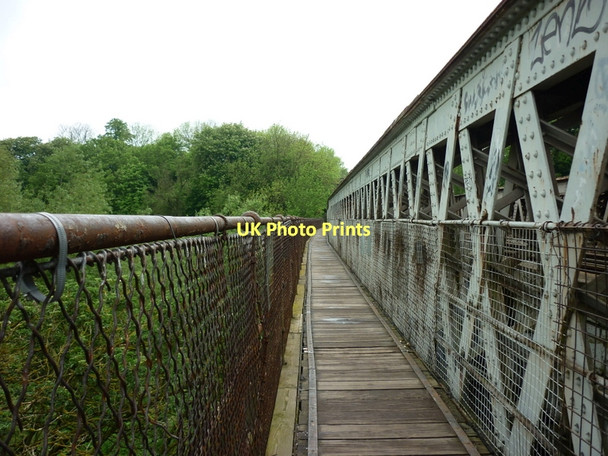 Photo 6"x4" A walkway across the River Dee Chester c2011