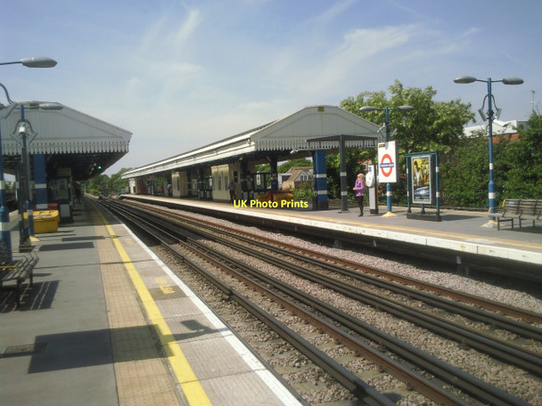 Photo 6"x4" Turnham Green station Chiswick c2011