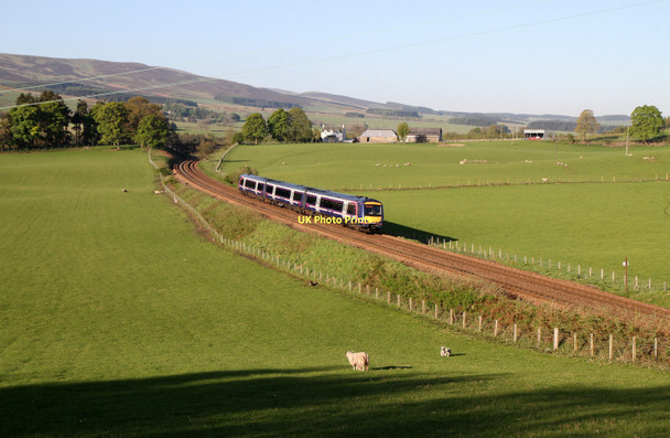 Photo 6"x4" Passing Peterhead Farm Muirton\/NN9211 c2011