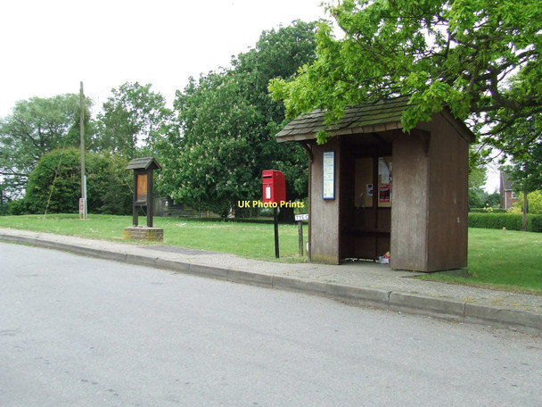 Photo 6"x4" Bus Shelter Alpheton c2011