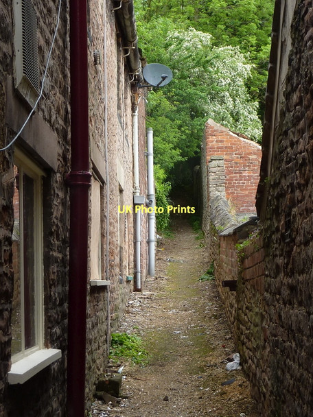 Photo 6"x4" Footpath between houses, Whitwell Bakestone Moor c2011
