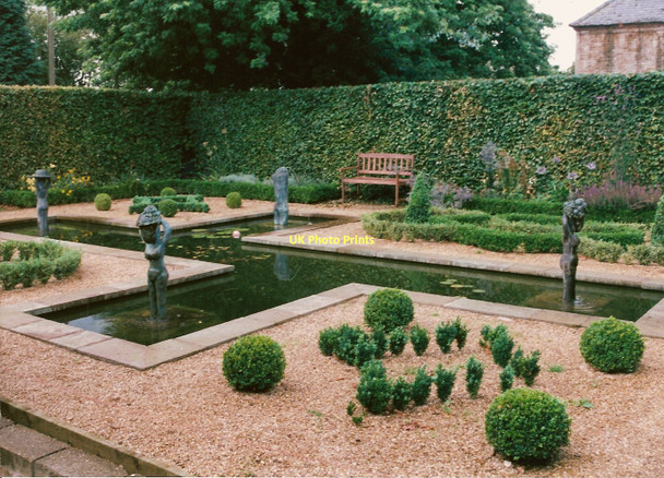 Photo 6"x4" Water Feature Barnsdale Gardens Barnsdale\/SK9009 c2002