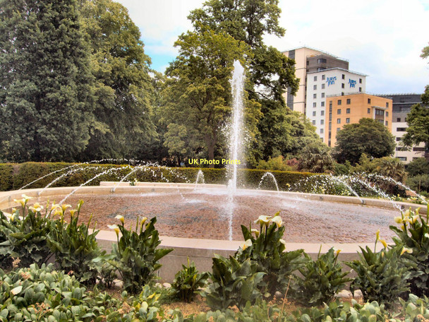 Photo 6"x4" Fountain in East Park Southampton c2011