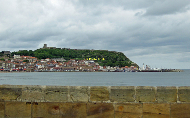 Photo 6"x4" The castle on the cliff, Scarborough Scarborough\/TA0388 c2011