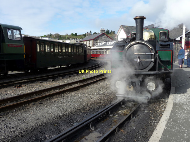 Photo 6"x4" Steam Train at Porthmadog, Gwynedd Porthmadog c2011