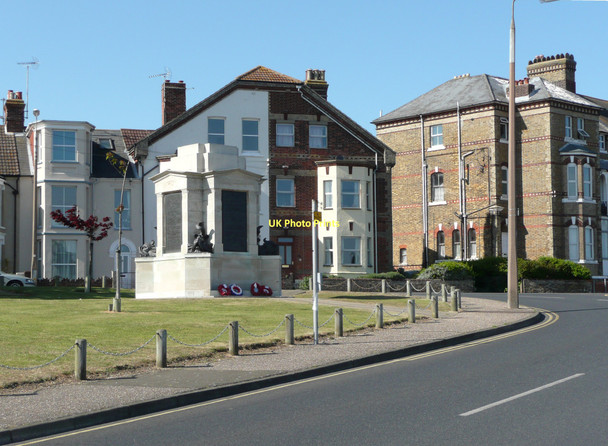 Photo 6"x4" The war memorial, Dovercourt, Harwich Harwich c2011