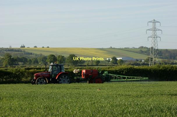 Photo 6"x4" Spraying herbicide on winter wheat Marston\/SK8943 c2011