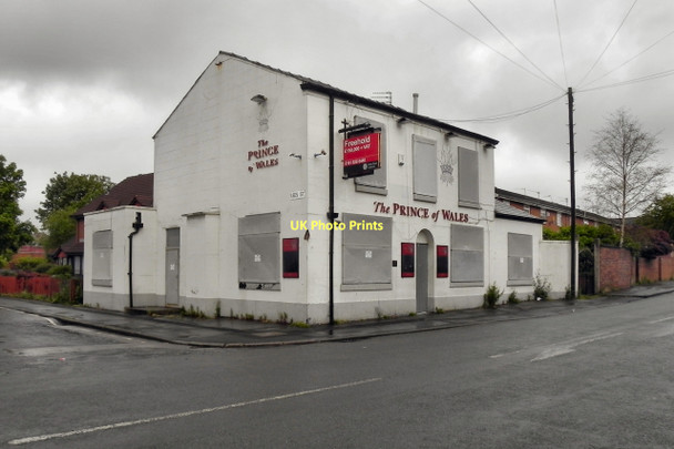 Photo 6"x4" The Prince of Wales Droylsden c2011
