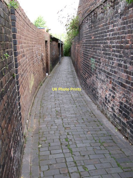 Photo 6"x4" Worcester - Shrub Hill footpath Worcester c2011