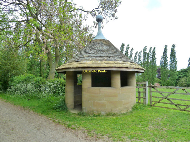 Photo 6"x4" Strange place for a Bus Shelter Low Worsall c2011