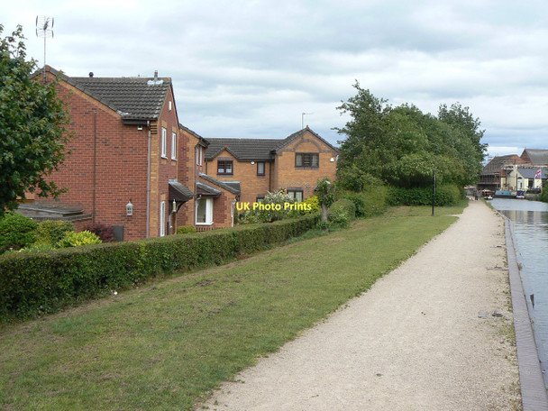 Photo 6"x4" Housing by the canal Tamworth c2011