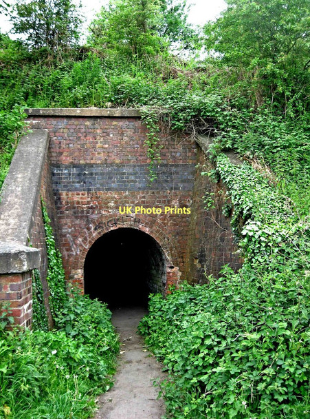 Photo 6"x4" Sealed-off tunnel under former railway line, Stourport-on-Severn Stourport-on-Severn c2011
