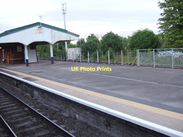 Photo 6"x4" Platform and shelter at Westbury station Westbury\/ST8650 c2011