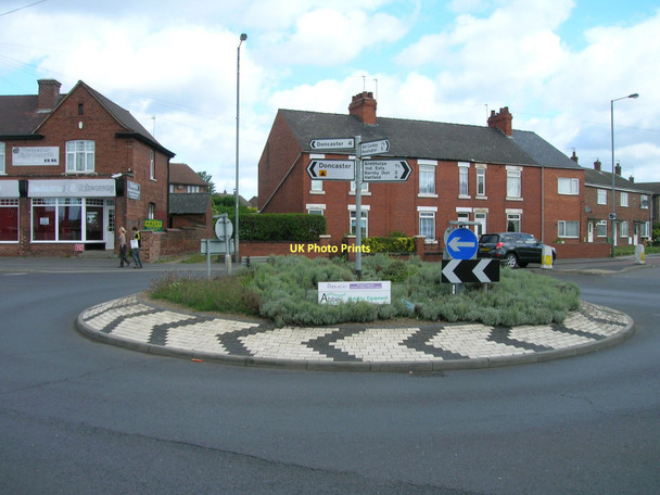Photo 6"x4" Roundabout, Armthorpe Armthorpe c2011