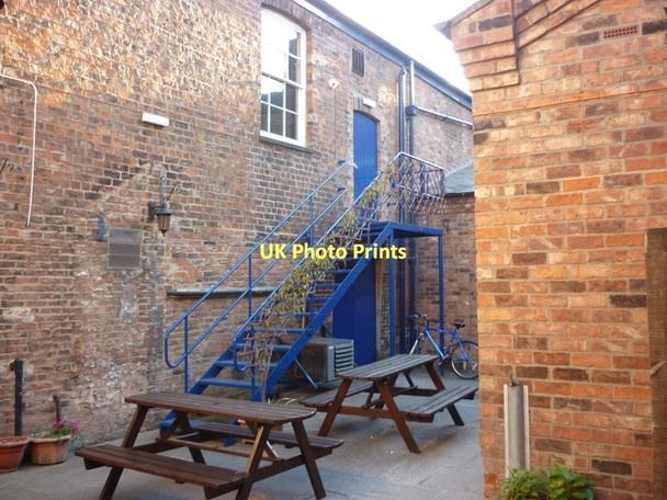 Photo 6"x4" The beer garden, Ye Olde Blue Bell, a Sam Smith's pub Kingston upon Hull c2011