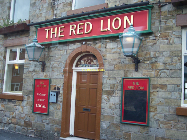 Photo 6"x4" Entrance to The Red Lion on Church Street Horwich c2011