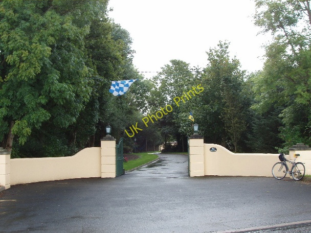 Photo 6"x4" Gate near Butlerstown, with Waterford colours flying Waterford\/S5911 c2009