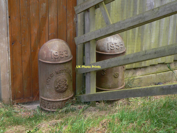 Photo 6"x4" Boundary markers at Colwick (1) Carlton\/SK6041 c2011
