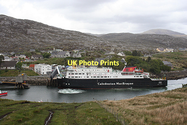 Photo 6"x4" M V 'Hebrides' at An Tairbeart Direcleit c2011