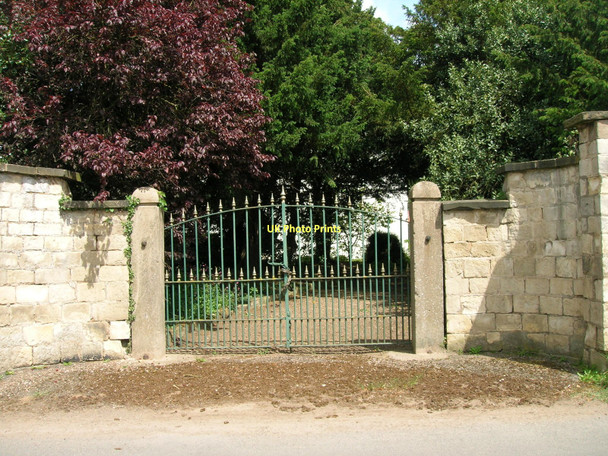 Photo 6"x4" Entrance gates to Bramwith Hall South Bramwith c2011