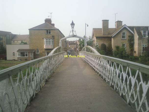 Photo 6"x4" Looking across Albert Bridge, Stamford Stamford\/TF0207 c2011