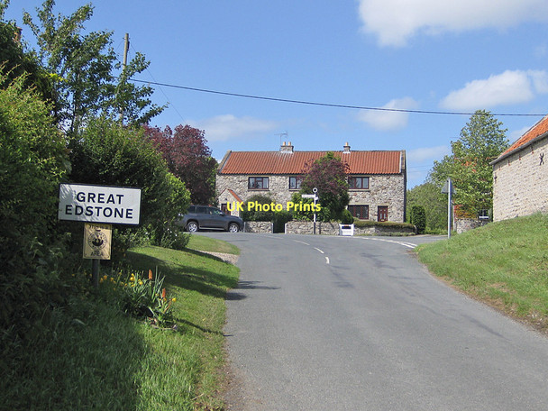 Photo 6"x4" Entering Great Edstone from the south Great Edstone c2011