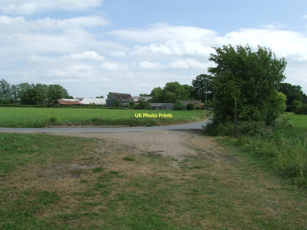 Photo 6"x4" Footpath And Road Bedingfield c2011