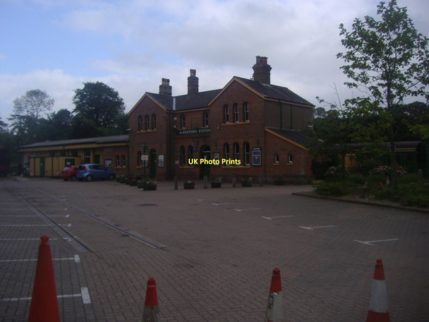 Photo 6"x4" Alresford Station building New Alresford c2011