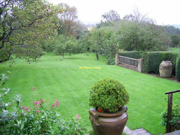 Photo 6"x4" The garden of Alfriston Clergy House Litlington\/TQ5201 c2006