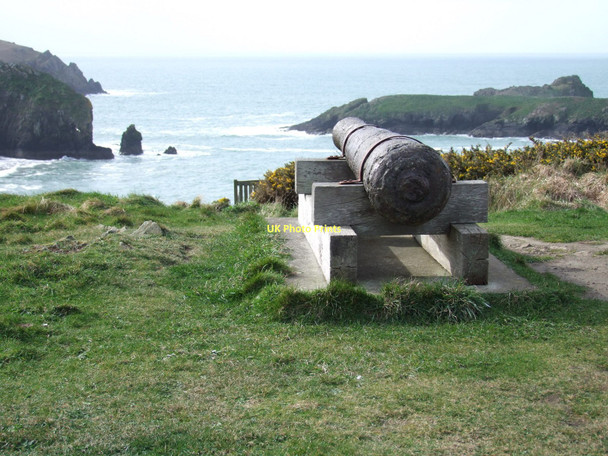 Photo 6"x4" Cannon at Mullion Cove Mullion Cove c2009