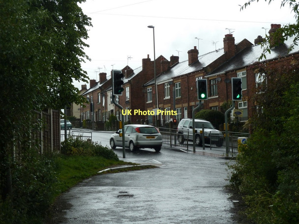 Photo 6"x4" Top of Hornthorpe Road and houses on the main road Bramley\/SK4079 c2011