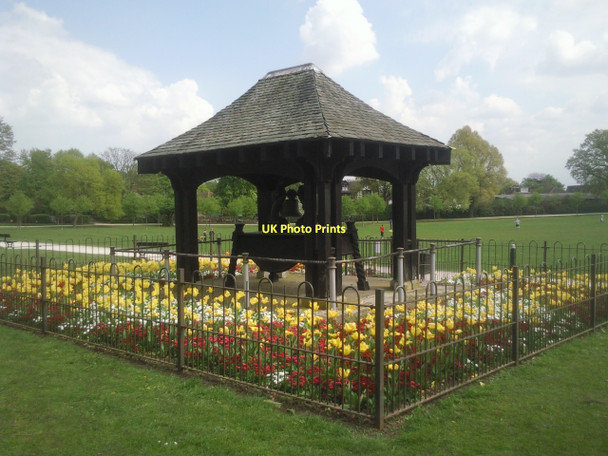 Photo 6"x4" The Memorial Bell in Crystal Palace Park Penge c2011